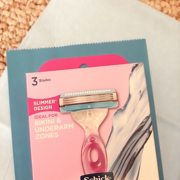 Schick Hydro Silk 3 Razor Bundle - Picture 14 of 16